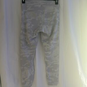 Lululemon size 10 Wunder Under Leggings 25” length